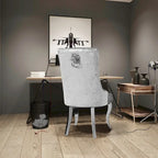 Chaise de salle à manger en velours argenté capitonné à oreilles, avec heurtoir en forme de lion, simple