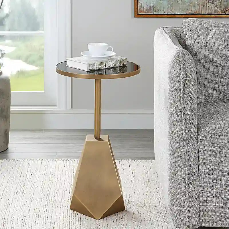 Table d'appoint géométrique en bronze antique avec plateau en verre, pièce unique